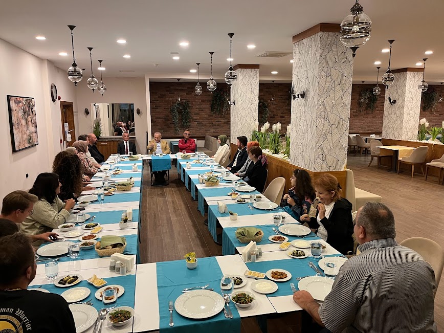 naboniduser's tweet photo. sezon finali
#karamanmüzesi
#ermenekmüzesi
#sbide
#eirenepolis
#philedelphia
#zenonopolis https://t.co/rt0m7Xg7ea