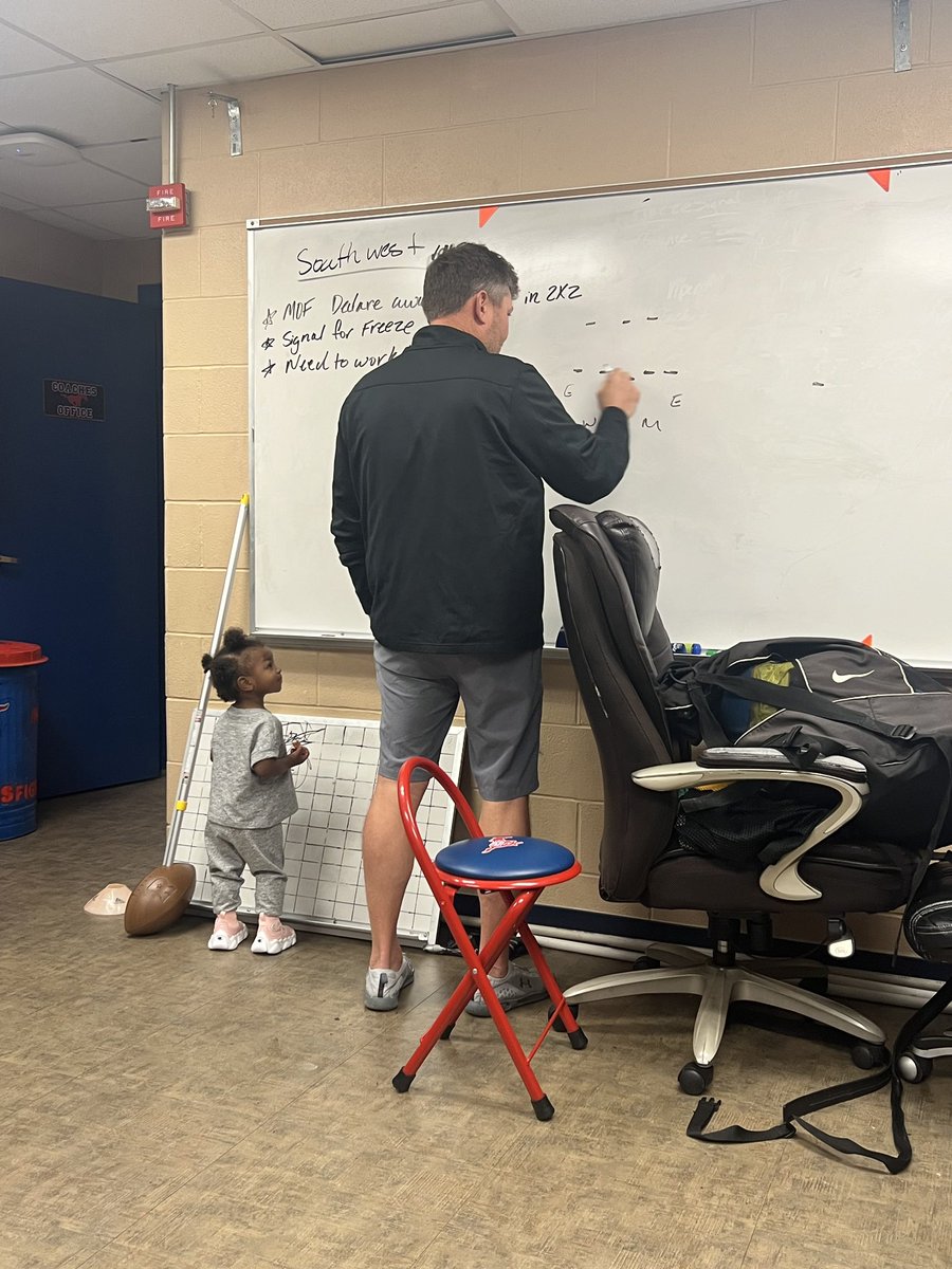 Coachdebesse5's tweet photo. Here’s Coach Branscom game planning with defensive staff this morning. Joining him at the board is Coach Davis’ little one. She is making sure David’s ideas are sound. Gotta love this profession! 😉
#CoachesLife #Family #OnlyAGame @GHSMustangsFB @GHSFBBooster @GCISD_Athletics https://t.co/Sr0MVeiyKx