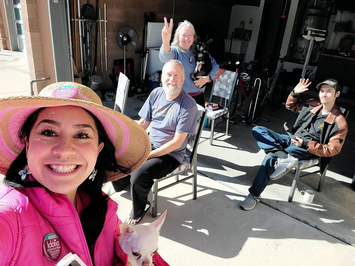 idalialt's tweet photo. Watching the eclipse with my chihuahua Tekila and neighbors!

https://t.co/zwdbciujq8 #working4change https://t.co/wUuRD5pFzE