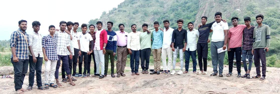 PremMdev07's tweet photo. Dindigul District Palani Balasamuthram kannadi Perumal Temple, Ramar Paatham and surrounding hilly areas of garbage and plastic items were cleaned today on behalf of #SFD_Palani Unit.
#SFD #ABVP #seva #studentseva https://t.co/SYiH8BsY2k