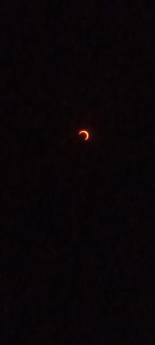 jardincosmico's tweet photo. 🤩 #EclipseSolar en #Medellín desde el @PlanetarioMed https://t.co/4x0IE0JzhY