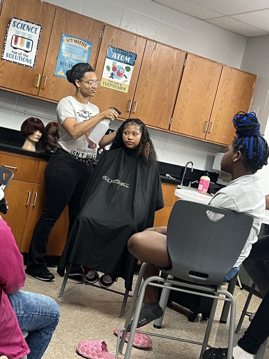 HudsonMiddleS's tweet photo. Hudson Panthers continue to learn, lead, and serve (even on Saturday)! We had a great day enjoying our Saturday Academy and representing at the Showcase of Schools #PanthersLEAD #Nodaysoff @JCPSDEP1 @JCPSAcademics @CarolynCal_ @ExploreJCPS @JCPSExploreEA https://t.co/HLB77J85Uk