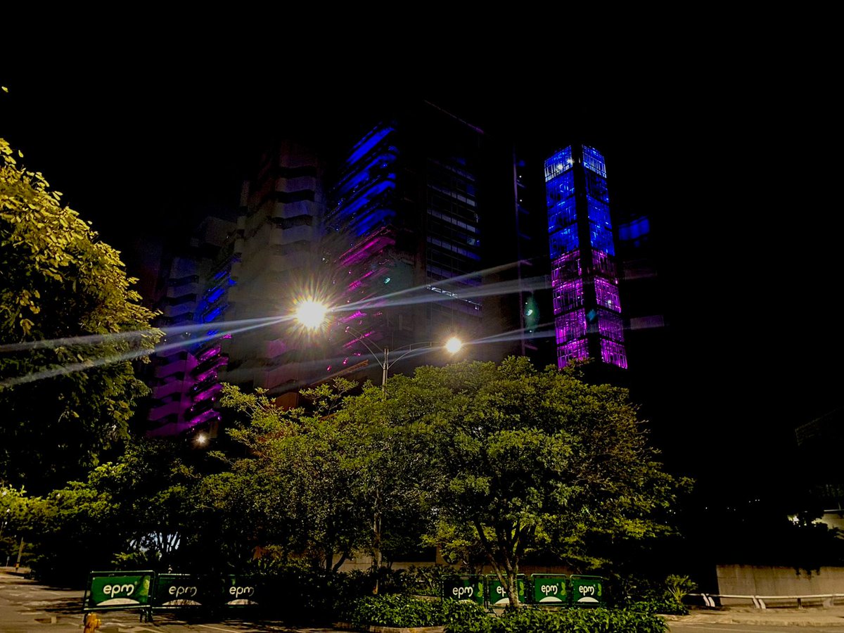 EPMestamosahi's tweet photo. Todo este fin de semana iluminamos nuestro Edificio EPM para conmemorar el "Día Nacional de la Concienciación sobre el duelo por pérdida gestacional, perinatal o dentro de los primeros meses de vida". https://t.co/mShLRRC7ux