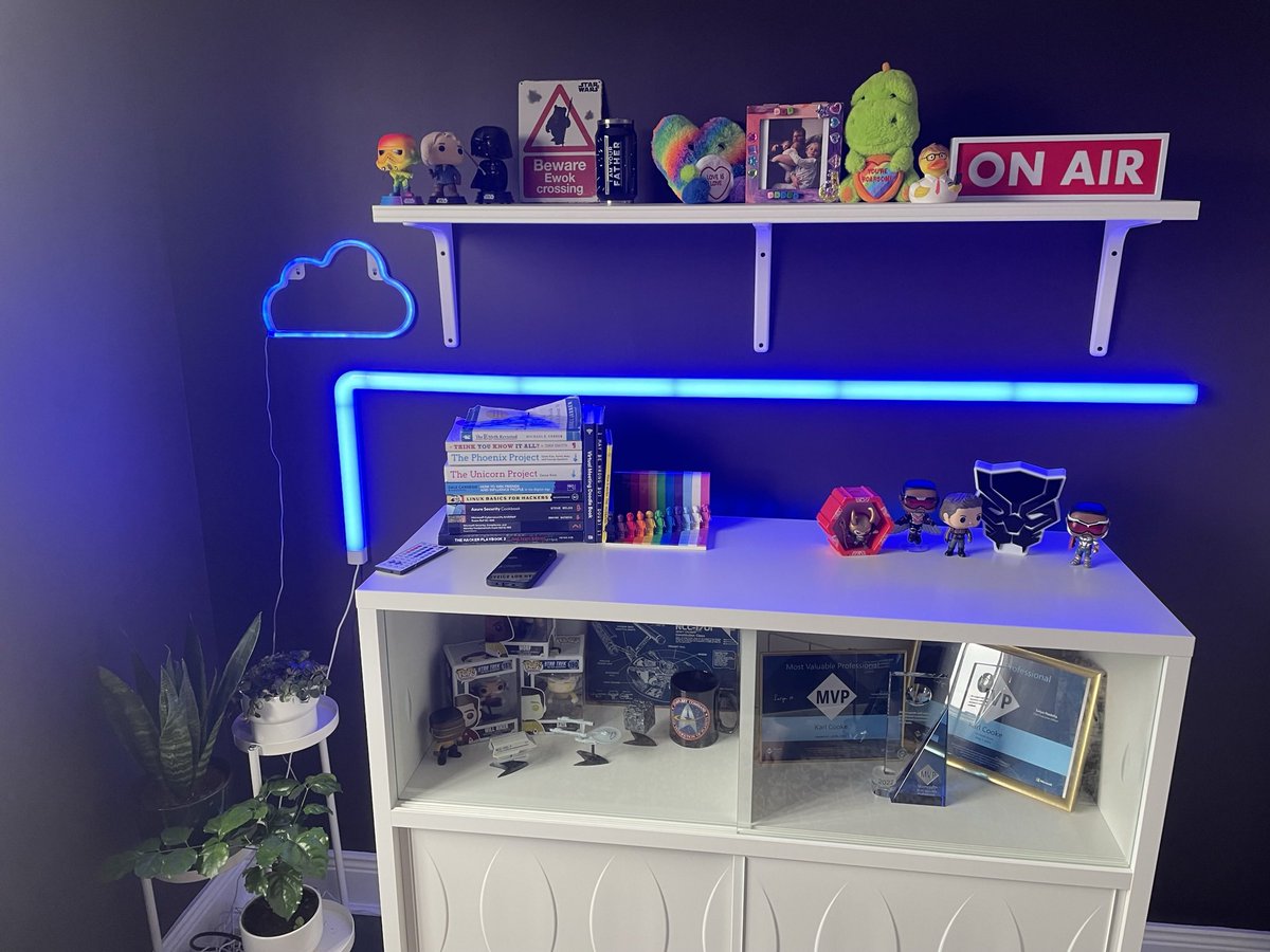 boooombex's tweet photo. Late posting of @Karl_ITNerd's office makeover as part of his 40 for 40 birthday extravaganza. I let him put all the tech back in the room 😂 https://t.co/ZoF9Y3Sev2