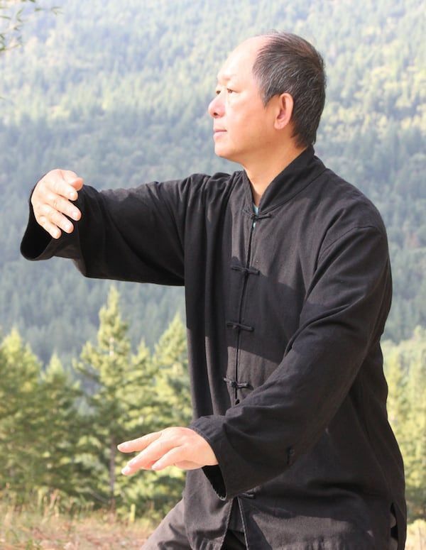 ymaadotcom's tweet photo. GOOD NEWS LEGACY: Yang Tai Chi for Beginners by David Silver 
Highlights Include: Tai Chi tips • Learning the Sequence • Sense of Enemy • Read More: https://t.co/o2SgnLiKZY
#taichi #taichichuan #taiji #taijiquan #yangtaichi #yangtaiji #yangstyle #yangfamily #yangjia #balance https://t.co/mUBnzqGusp