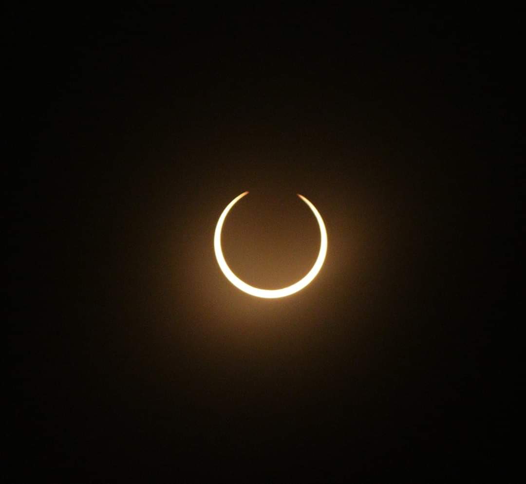 LCOAstro's tweet photo. Eclipse solar anular visto desde Campeche, México.
Crédito: Dr. Mario De Leo-Winkler https://t.co/1K7AUhsIeC