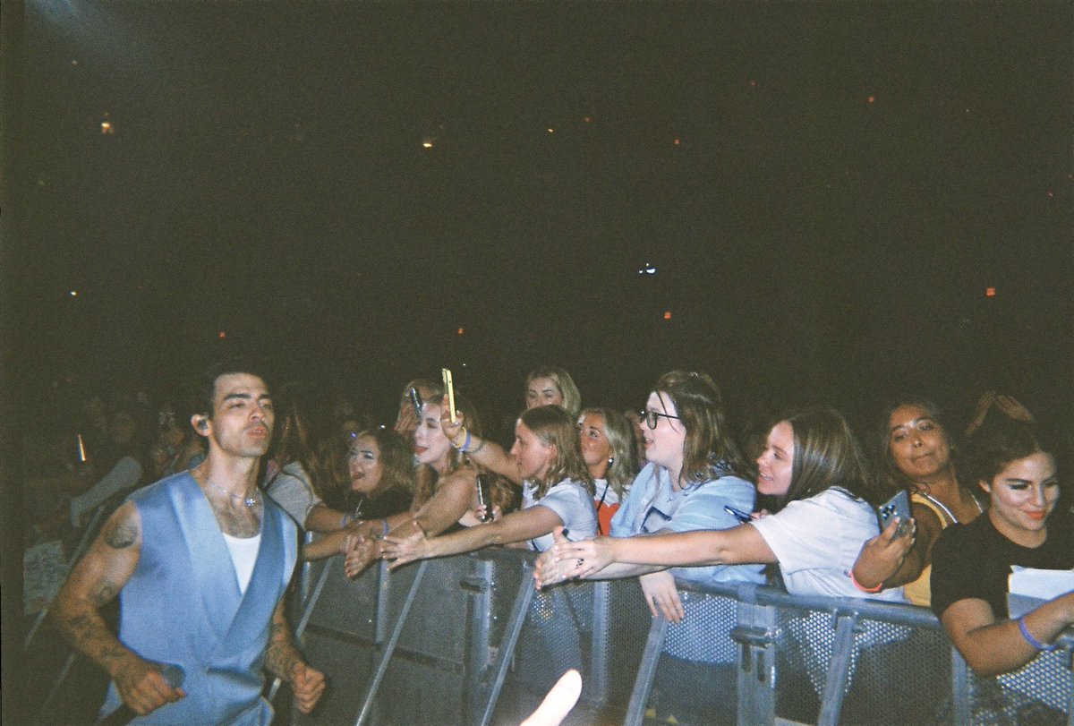 jenbonifield's tweet photo. 35mm in Cleveland Ohio! @jonasbrothers 5 Albums 1 night ����📸 @joejonas https://t.co/9WiX2C3UjX
