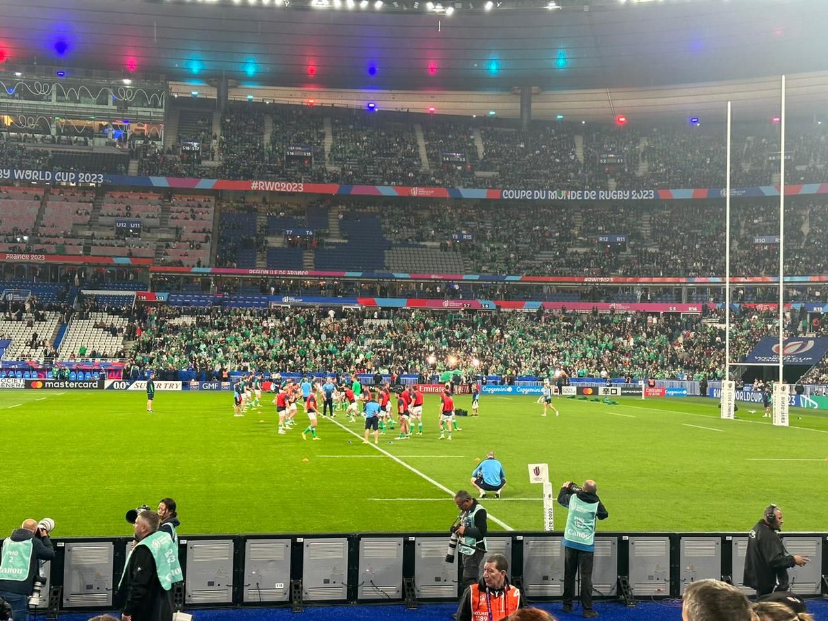 947's tweet photo. Just moments before kickoff. 

@thando_thabethe together with the winners from the #ForeignForFrance competition, Jason &amp; Claudia, have arrived. 
They are about to watch #IREvNZL LIVE from Stade de France. 🏉 

Courtesy of @dstv

#947DriveWithThando https://t.co/TyaX3pf5eC