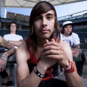 daily_ptv's tweet photo. Why he staring at me like that https://t.co/J04rmYJxKj
