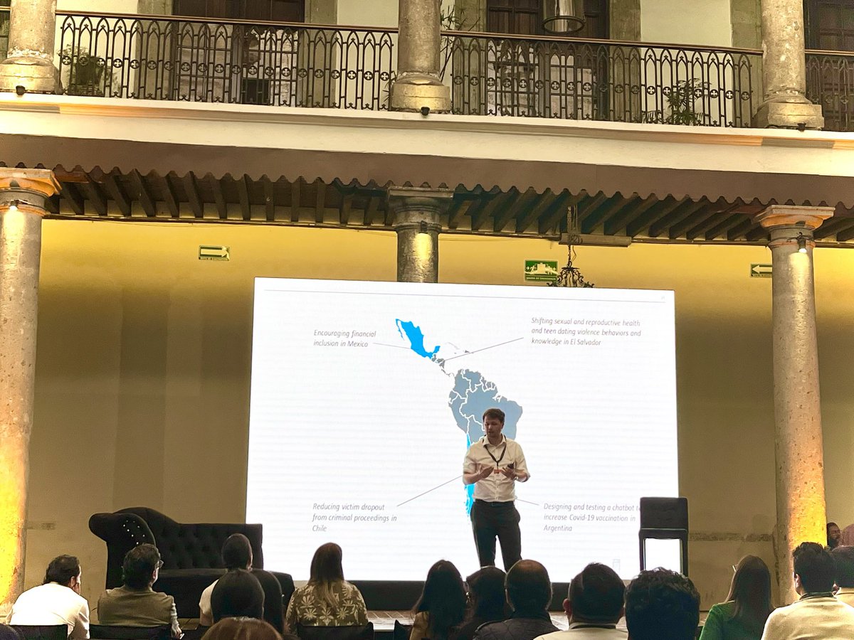 bit_lac's tweet photo. Nuestro director @mhallsworth cerró el BeWay Summit hablando de los beneficios de implementar #cienciasDelComportamiento en LatAm, cómo incorporarlas en organizaciones y el futuro de la disciplina🧠💪🏽

¡Un día de lecciones para mejorar instituciones y servicios financieros en 🌎! https://t.co/y5VvbixJB2