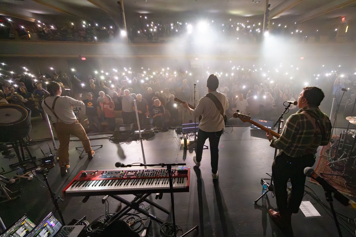 WillGraham_4's tweet photo. I praise God for an incredible start to the Thompson-Okanagan #LookUpTour last night in Kamloops, British Columbia. I gave the audience the opportunity to turn from their sins and surrender their lives into the hands of Jesus. Praise the Lord for all of those who did just that! https://t.co/YxaTEzymyj
