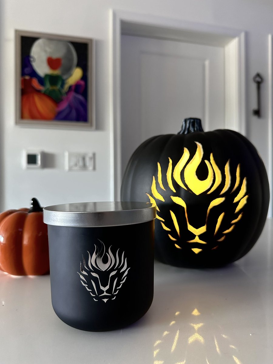 Halloween is right around the corner!!! Check out all our great fall scents! #pumpkinchai #fallscents #fall #halloween #soycandles #thelionsdencandlecompany