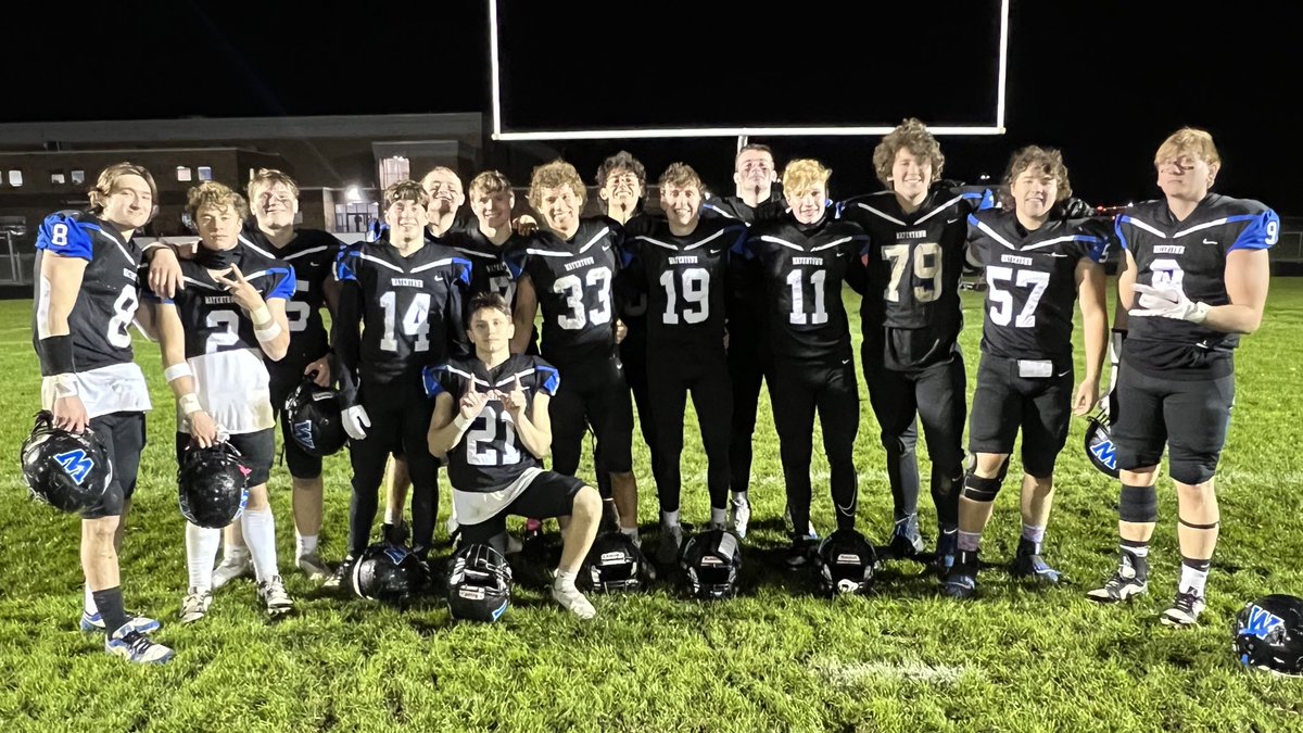 GoslingsUpdates's tweet photo. Y’know, it just occurred to this admin that I never posted the pictures of all 15 of our seniors from last night. We’re gonna miss these guys next fall. https://t.co/a5kqio1NR6