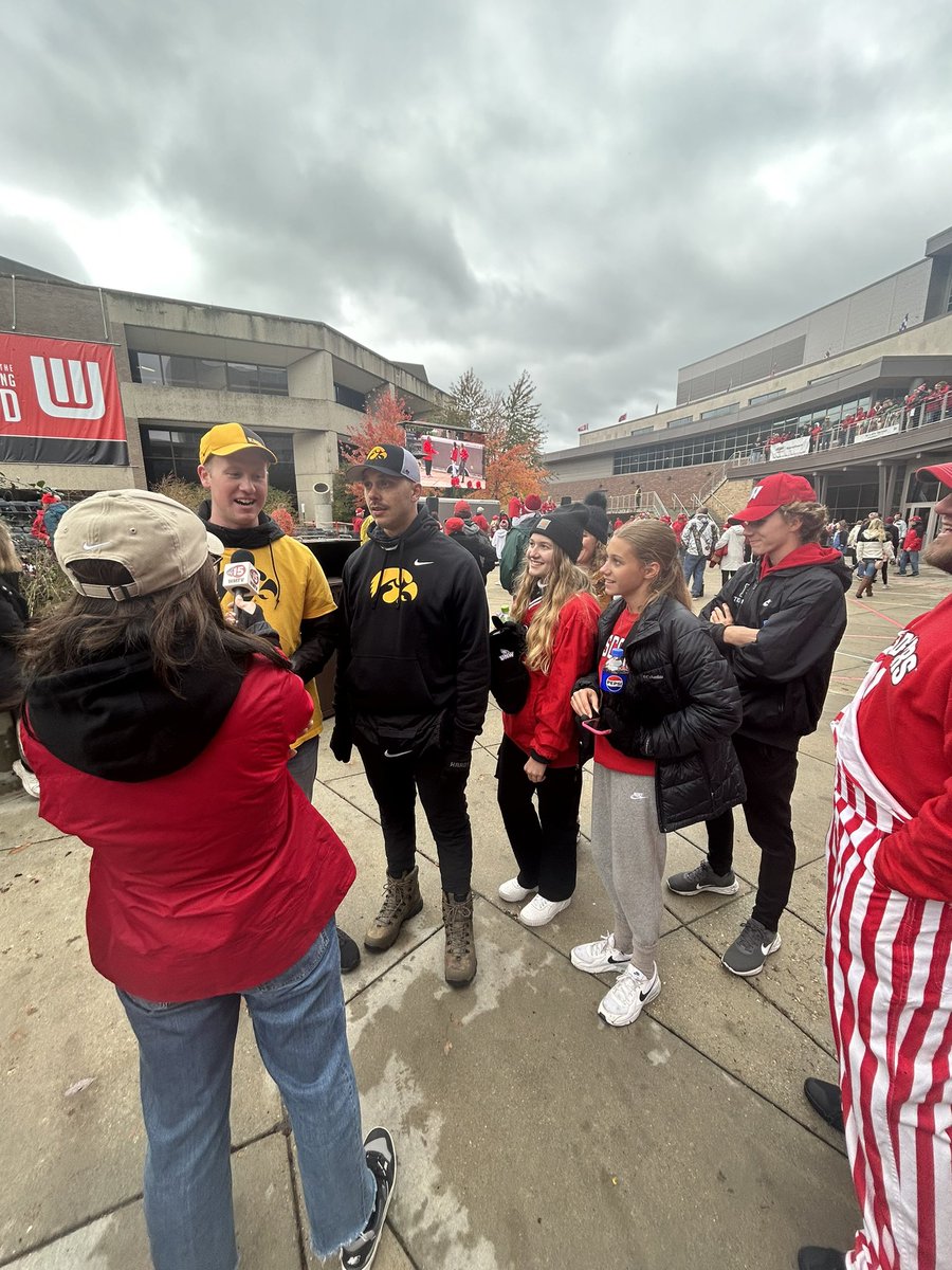 wmtv15news's tweet photo. On, Wisconsin! #badgerbash https://t.co/4ZxQSuQxnr