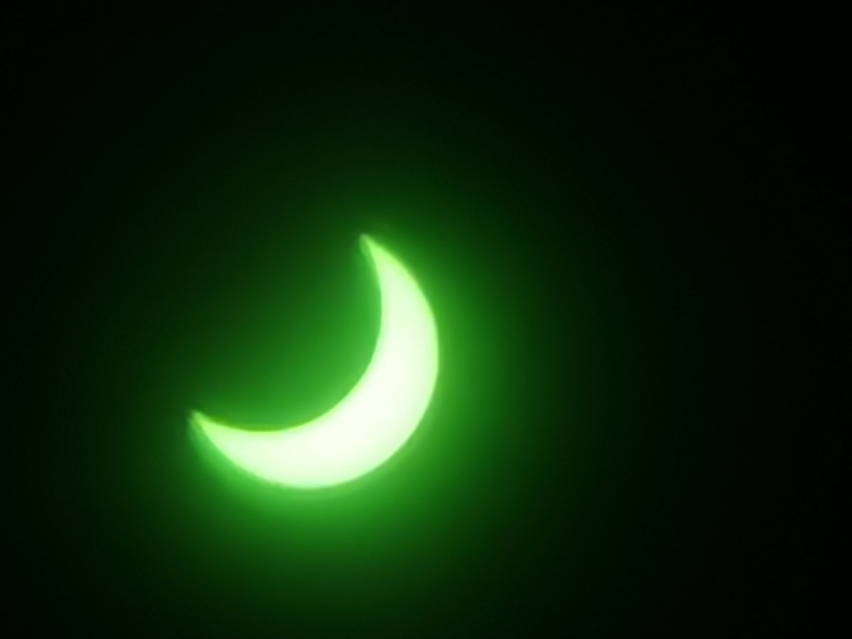 DitherLoGo's tweet photo. Me propuse a tomar una foto con mi teléfono y este fue el resultado, usando un filtro
#huawei #EclipseSolarAnular #huaweip30pro https://t.co/OoSNlzTMzX