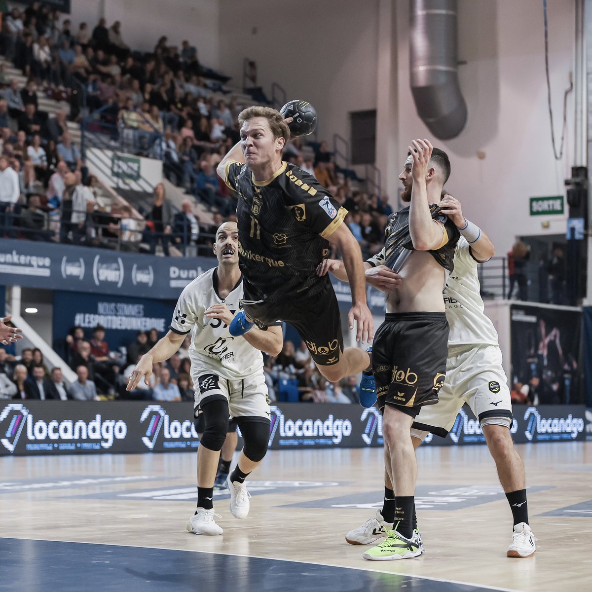 USDKDunkerque's tweet photo. [#DUNCHA]
Mi-temps: comme la semaine passée il va falloir faire des ajustements défensifs pour espérer changer la tendance. Les Chambériens s’imposent sur leurs offensives et mènent (14-18) à la pause. ⏸
Allez les gars !!! 🔥 https://t.co/uyekObvygG