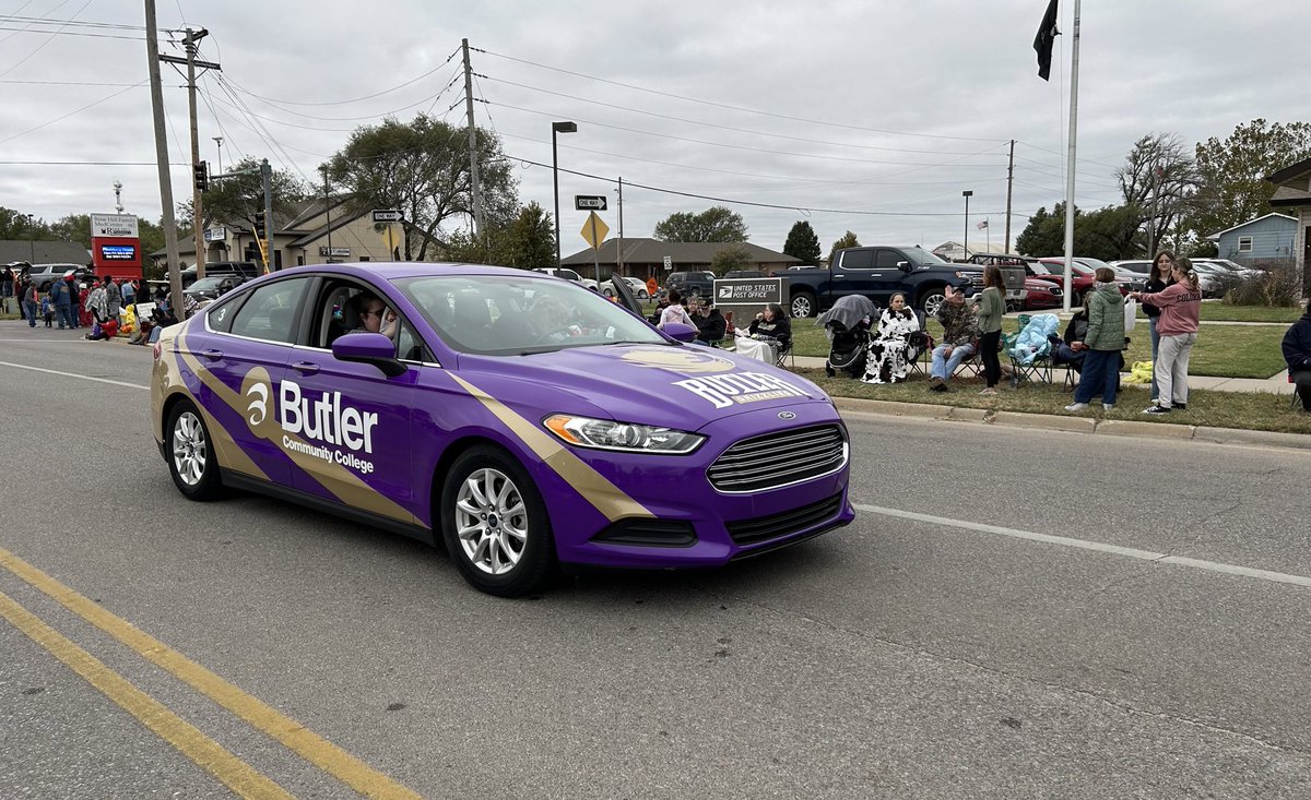 ButlerAcademies's tweet photo. We had a blast representing the Early College Academy and @ButlerGrizzlies in the Rose Hill Fall Festival parade!

#RoseHillFallFest https://t.co/NkvHZrg68n