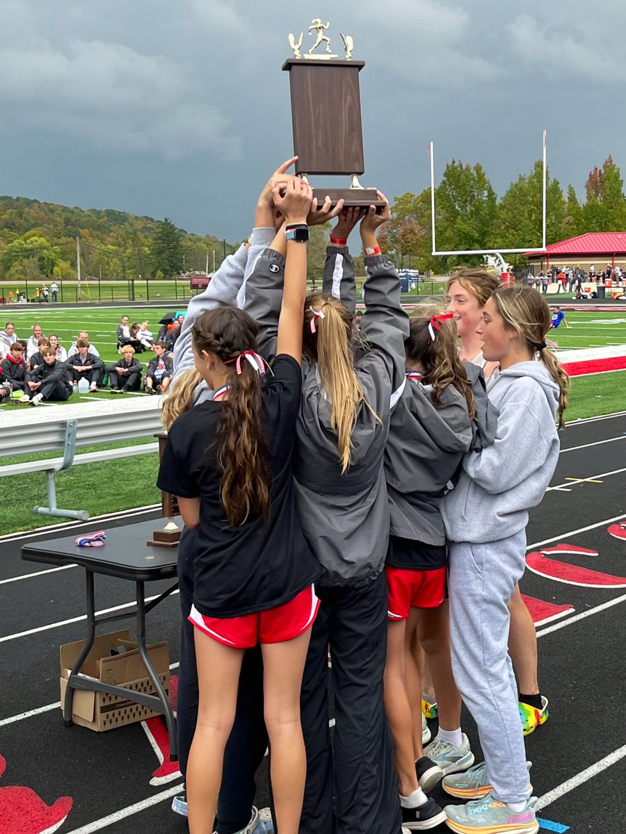 LadyGeneralsXC's tweet photo. MVL CHAMPIONS for SMS 🏃‍♀️Adriana Pack is the overall champion (13:46), Dee Riley 2nd (13:50), Ella Connors 3rd (13:53), Lybertei Nihiser 6th (14:21) to earn All MVL. Ellie Ruthers finished 24th. https://t.co/Iww4Zpy8Hk