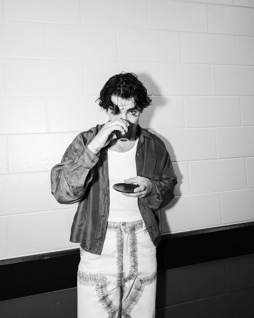 joejonas's tweet photo. 👁️❤️☕️ https://t.co/1IF2jhq2tn