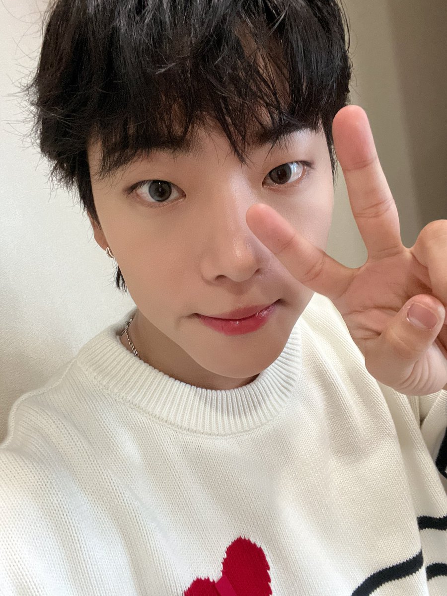ONF_members's tweet photo. [#이션] 내일도 제대로 가보자고!!🧡 https://t.co/sv10FbalGA