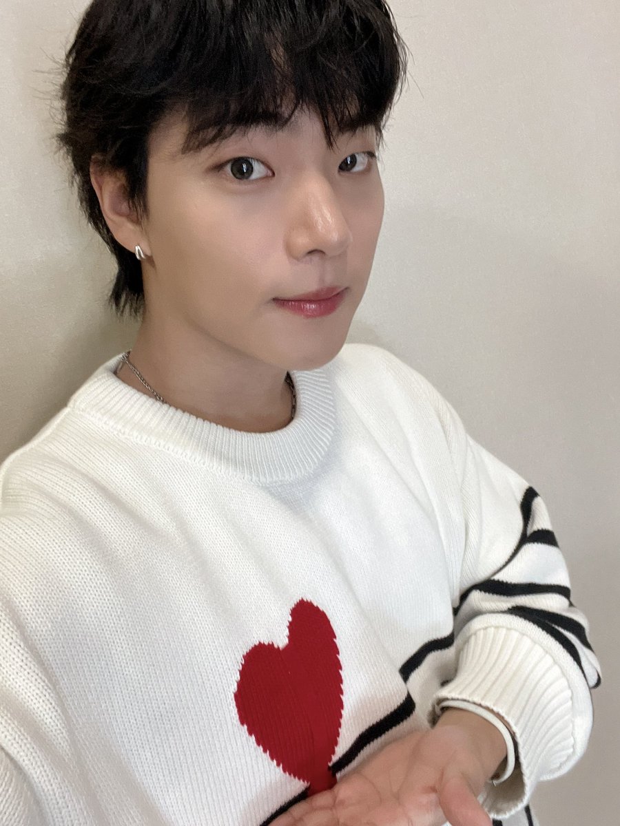 ONF_members's tweet photo. [#이션] 내일도 제대로 가보자고!!🧡 https://t.co/sv10FbalGA