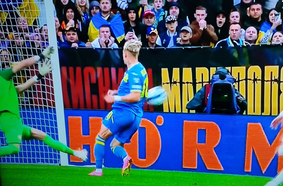 Mudryk is so so terrible, how can he loose that clean clear chance??? For a £100m I think he should be doing better, what a poor investment #UKRMKD