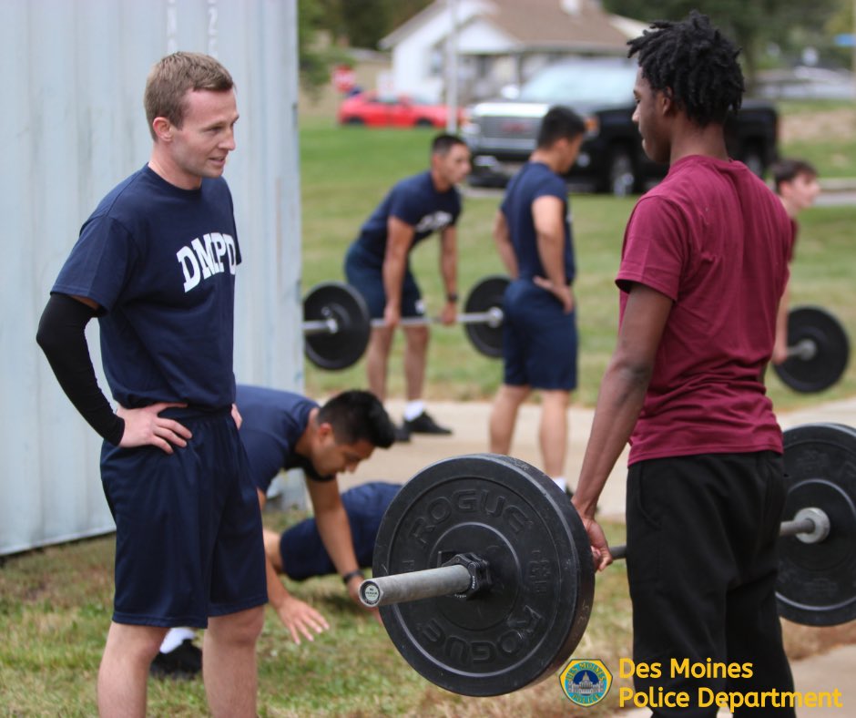 DMPolice's tweet photo. .@DMschools Lincoln HS basketball team joined the 83rd Recruit Class for a special PT session where recruits and players were partnered in a workout that emphasized teamwork and effort.

Building teams and character, one #burpee at a time!

#teamwork #CommunityPolicing #community https://t.co/HF3uhMx0Ar
