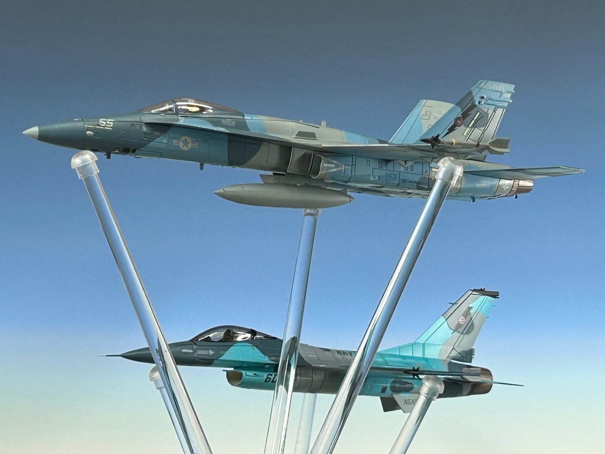 akabou_himawari's tweet photo. #Adversary #NSAWC #F16 #FA18 #HOBBYMASTER 
🤨 https://t.co/sWbmO5W6V6