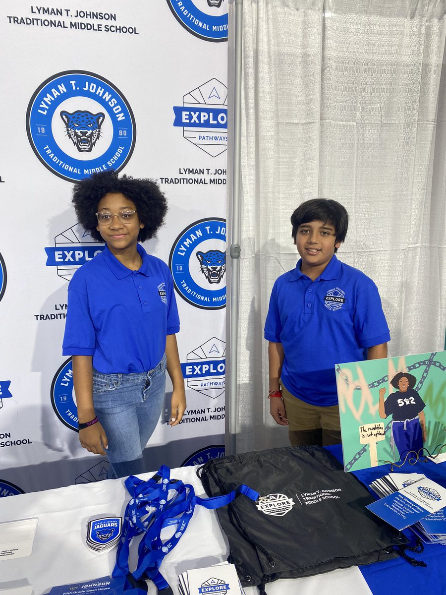 Explore_Johnson's tweet photo. Johnson Student Explore Ambassadors are proud of their school! @ExploreJCPS @Dr_RKBranch https://t.co/f9SHUjUg0m