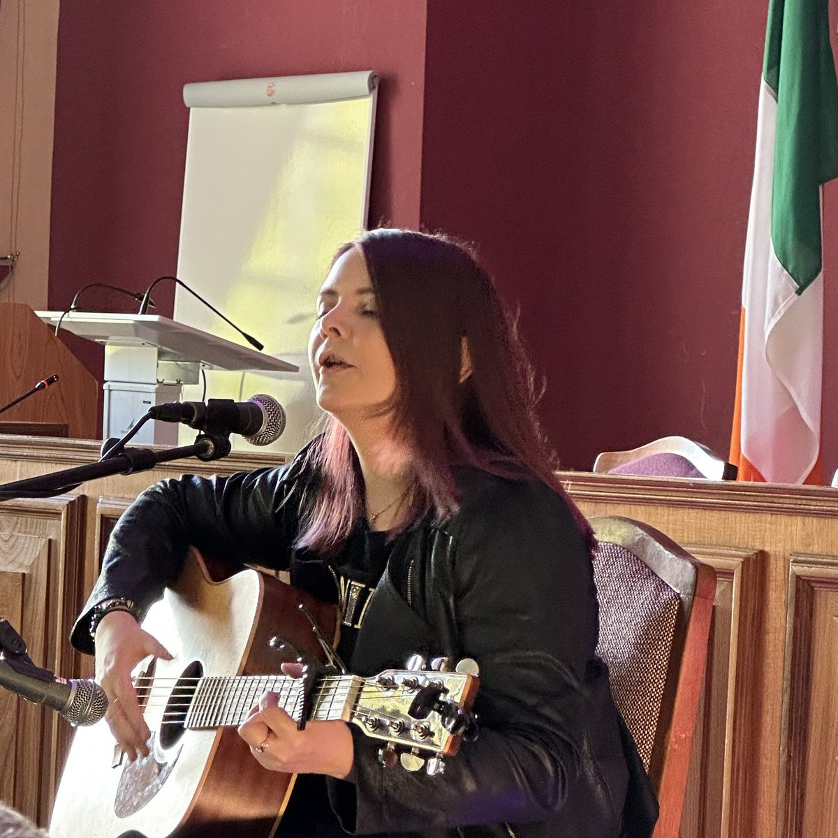 drumlinia's tweet photo. In session now, Amanda Driscoll, our last performer of the day, for the Listening Rooms of @drumlinia 

Incredible performers. 

What a day for music in Cavan. 

Thank you to everyone who came on this fantastic journey with us today and during the week! 

@cavanarts @DonMescall https://t.co/gbsuUWfHCL