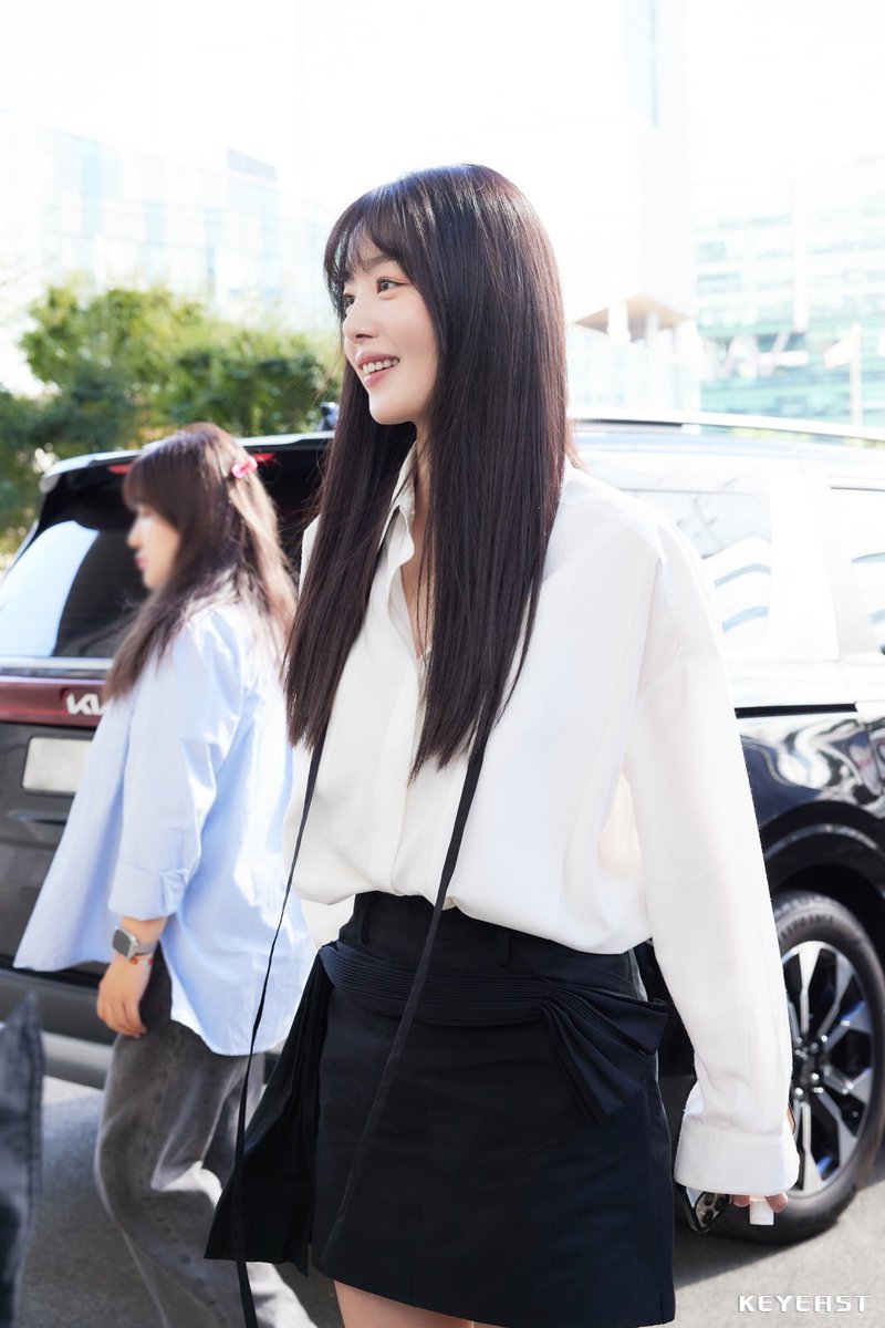 kopxpert's tweet photo. 231014 KeyEast Naverpost: Sunhwa at 2023 Busan International Film Festival #BIFF2023 #BIFF as one of the representative actors for movie Honey Sweet
https://t.co/mQ2cgTohuB
#한선화 #HanSunhwa #달짝지근해7510 #달짝지근해 #HoneySweet https://t.co/QzUb29av46