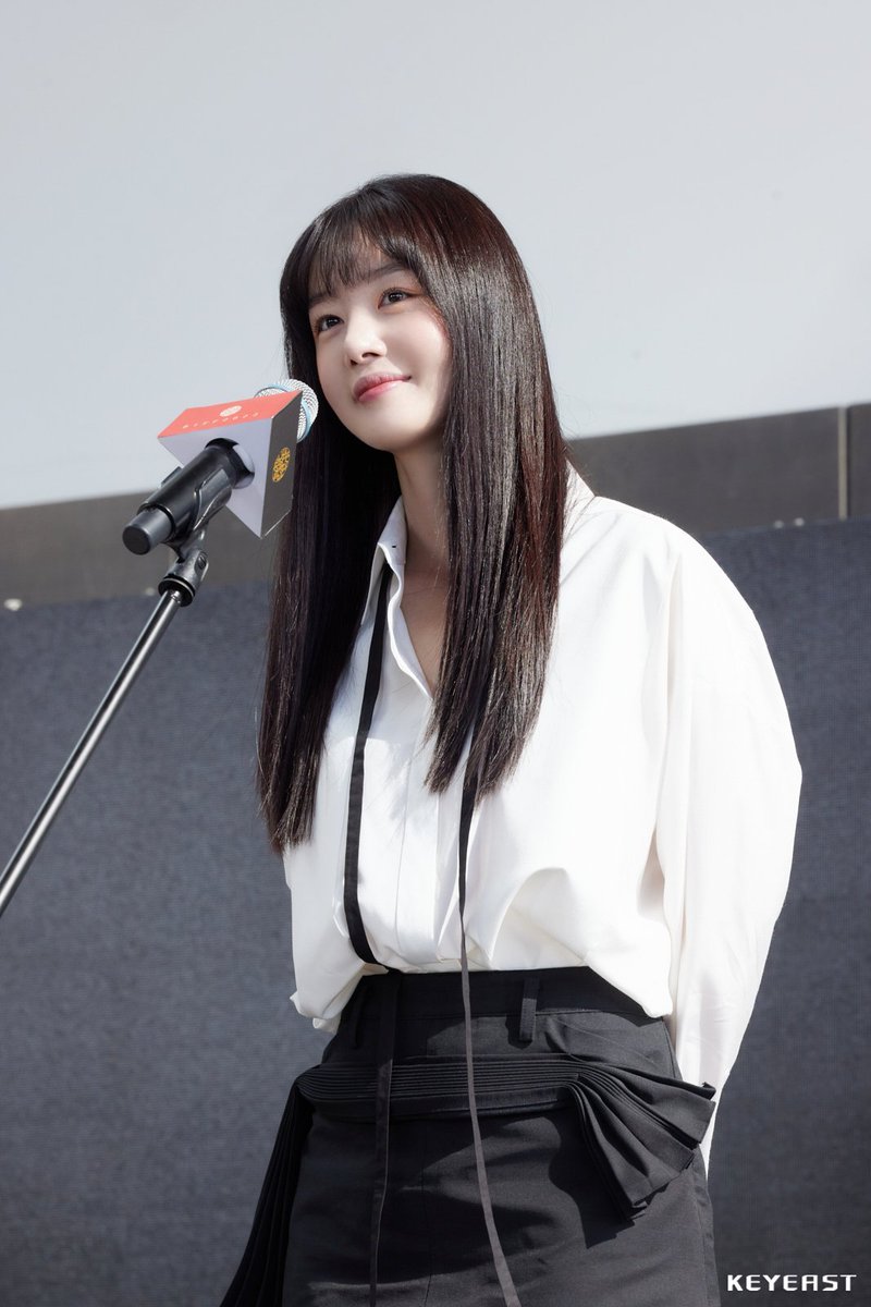 kopxpert's tweet photo. 231014 KeyEast Naverpost: Sunhwa at 2023 Busan International Film Festival #BIFF2023 #BIFF as one of the representative actors for movie Honey Sweet
https://t.co/mQ2cgTohuB
#한선화 #HanSunhwa #달짝지근해7510 #달짝지근해 #HoneySweet https://t.co/QzUb29av46