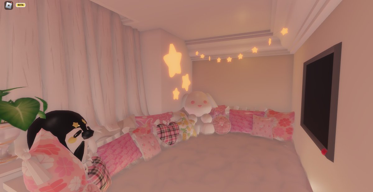 RoyaleBowy's tweet photo. #DDDcontest #Royalethai #royalehigh My Rh dorm🩷✨️ https://t.co/4RZvXUPoIp