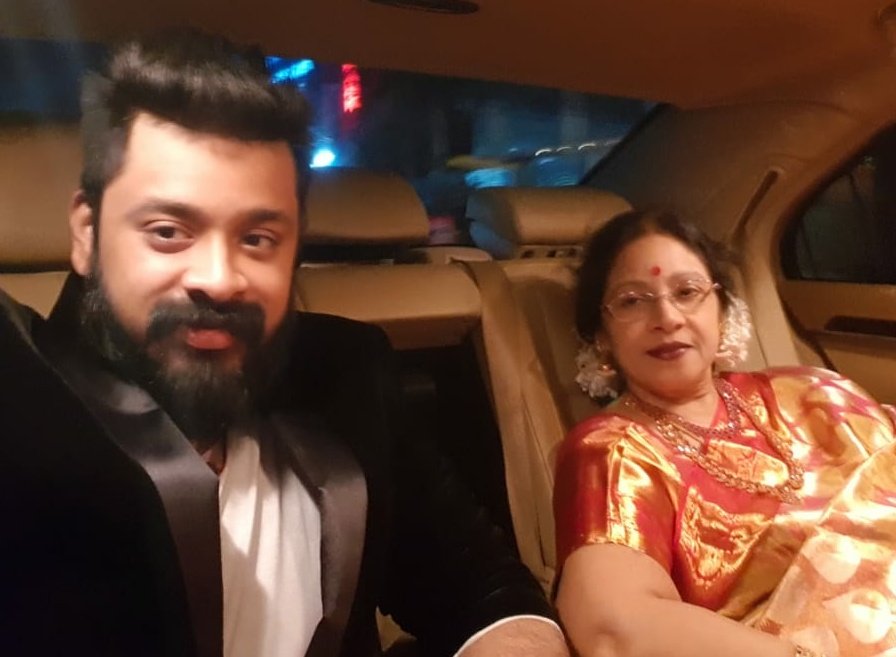 kayaldevaraj's tweet photo. October 15th
Happy Birthday @AmrishRocks1 .
Here’s to a wonderful day and a smashing year ahead.
#HappyBirthdayAmrish #HBDAmrish
#MusicComposer #Singer #Producer #Actor https://t.co/jdcg6sz2UX