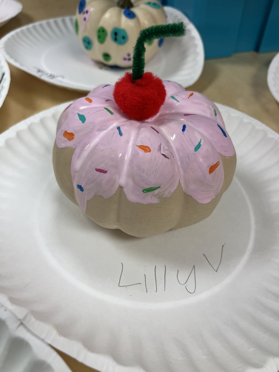 Sara Consdorf tweet media