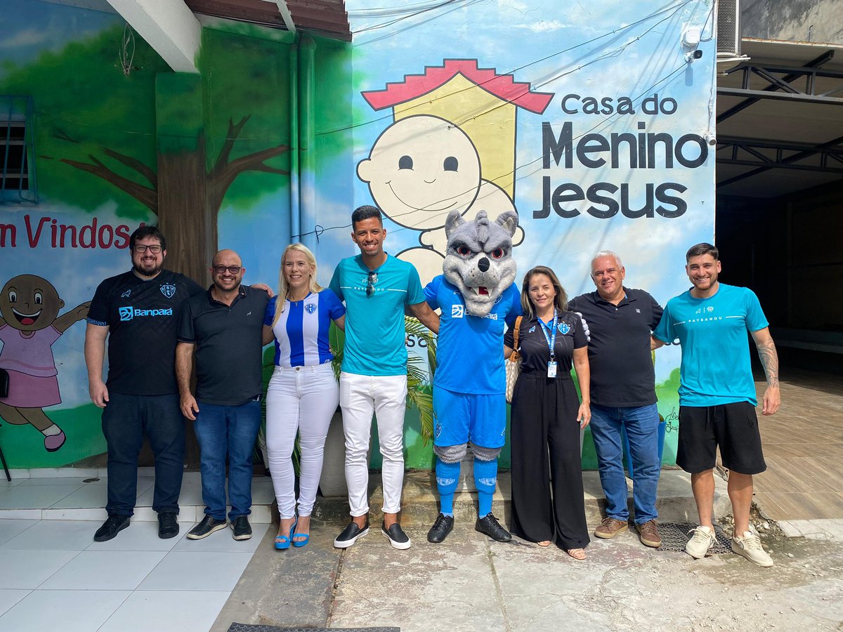 Paysandu's tweet photo. Ser criança é olhar o lado divertido da vida! 🥰

Ainda em comemoração ao Dia das Crianças o Paysandu Sport Club realizou doação de brinquedos para as crianças da Casa do Menino Jesus com a presença da diretoria do clube, do mascote Lobo Mau e dos atletas Matheus Nogueira e João Vieira! 🐺💙

📷 Jorge Luís Totti/Paysandu | #OMaiorCampeãodaAmazônia