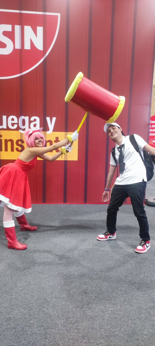 themastereal's tweet photo. Segundo día del sofá y ya me quedé sin espacio en el celular #SOFA2023 #hastagxfest #multiversosofa #Bogotá #corferias https://t.co/p5adinvF95
