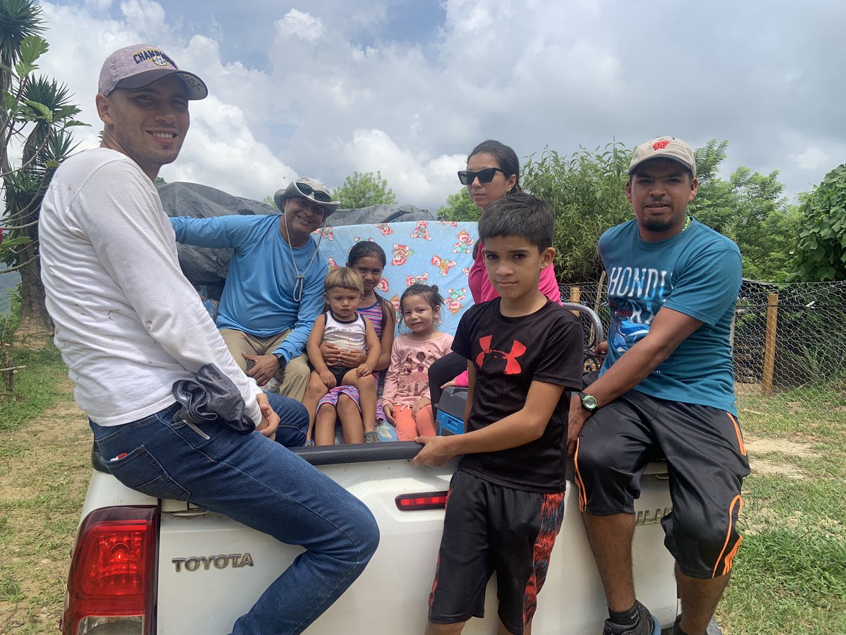 MDE_ESPERANZA's tweet photo. Misiones MDE
Apoyo comunitario, enseñando, atendiendo y contribuyendo a mejorar su nivel de vida.
El Porvenir, Monte Mateo
11 de Agosto 2023
#misionesmde
#benefactores #donantes
#aprende #niños #voluntarios
#divinaprovidencia #escuela
#saludydesarrollo
#healthanddevelopment https://t.co/RggDYSBKHZ
