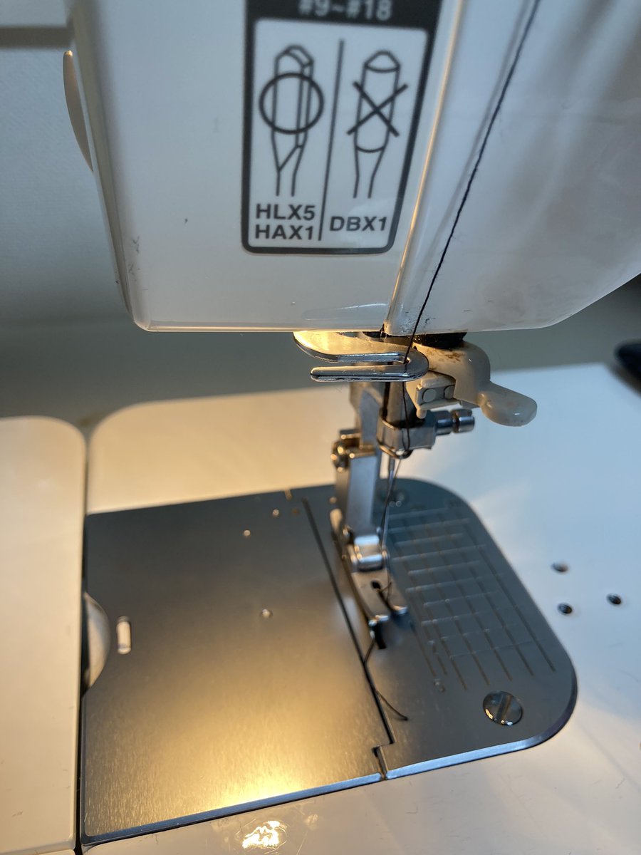 yoppifactory's tweet photo. ミシンの電球が切れてしまってbrother専用の電球をネットで購入💡家の近所の家電量販店には15w口径12mmが売ってなくて、ミシン専用の電球はネットが1番かも...。送料込みで700円は安いのか高いのか分からないけど助かった。 https://t.co/hCOnB9k31j