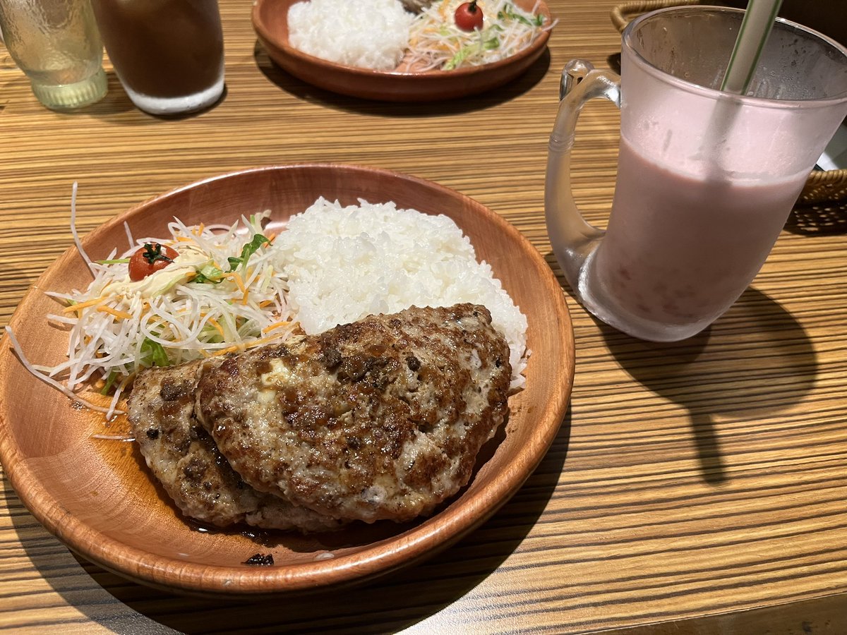 sabo_tenmax's tweet photo. 結局何歳になってもハンバーグが好き https://t.co/oYwljFJdim
