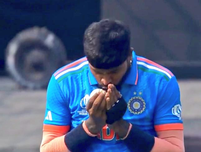 Mah_Views's tweet photo. And our downfall started from here
#Black_magic 👀
#INDvsPAK
#FreePalestine https://t.co/eSNUbhClsm