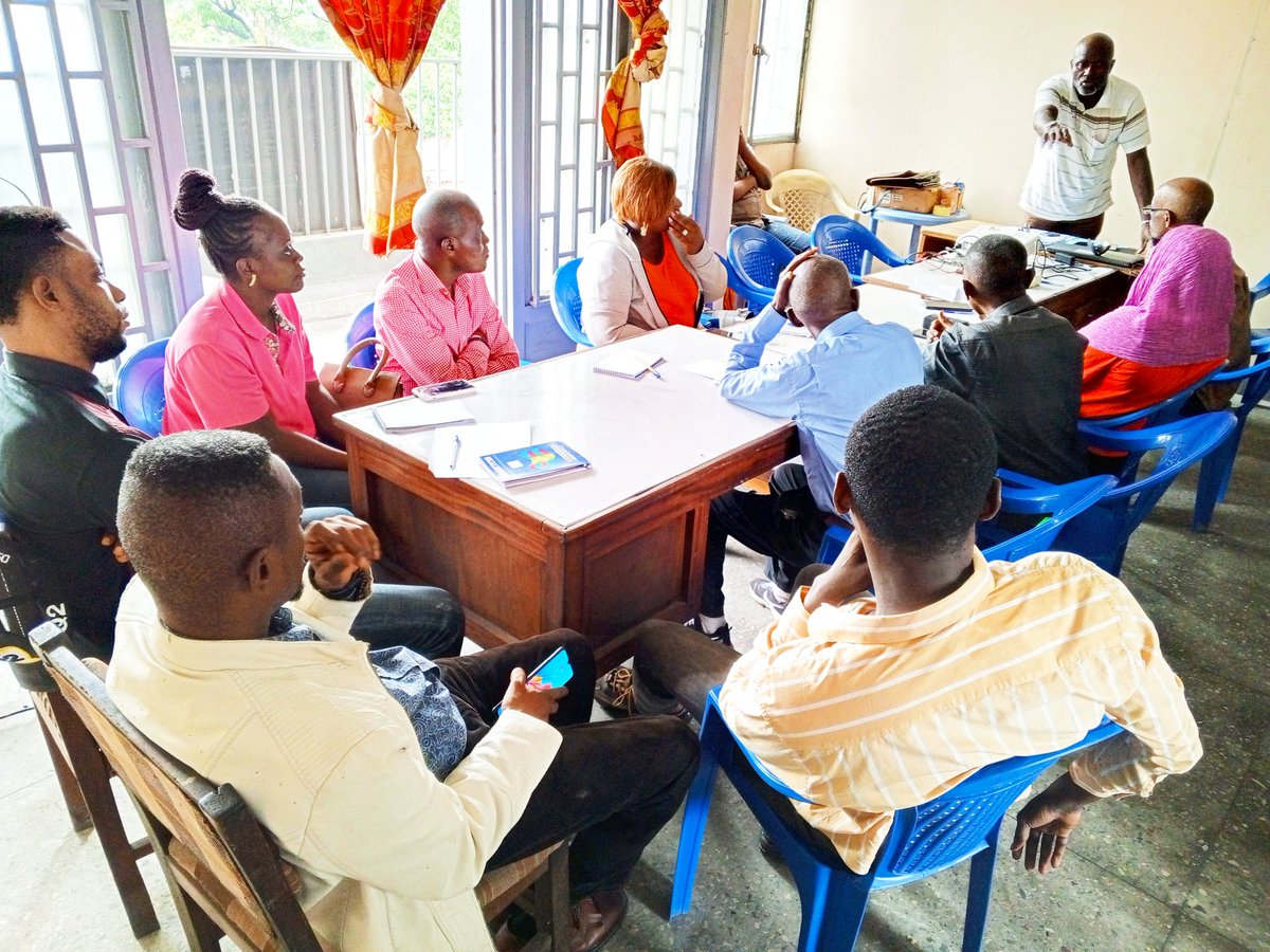adeso_rdcongo's tweet photo. 📝 FORMATION • Clôture ce Samedi 1️⃣4️⃣ Oct à #Kinshasa de la formation portant sur : "l'élaboration, l'analyse et l'évaluation des politiques publiques" destinée aux animateurs du #CCPSC de la commune de #Kinshasa, organisée dans le cadre du projet #PARC. @UEenRDC @parc_rdc https://t.co/M9mXdU5uK1