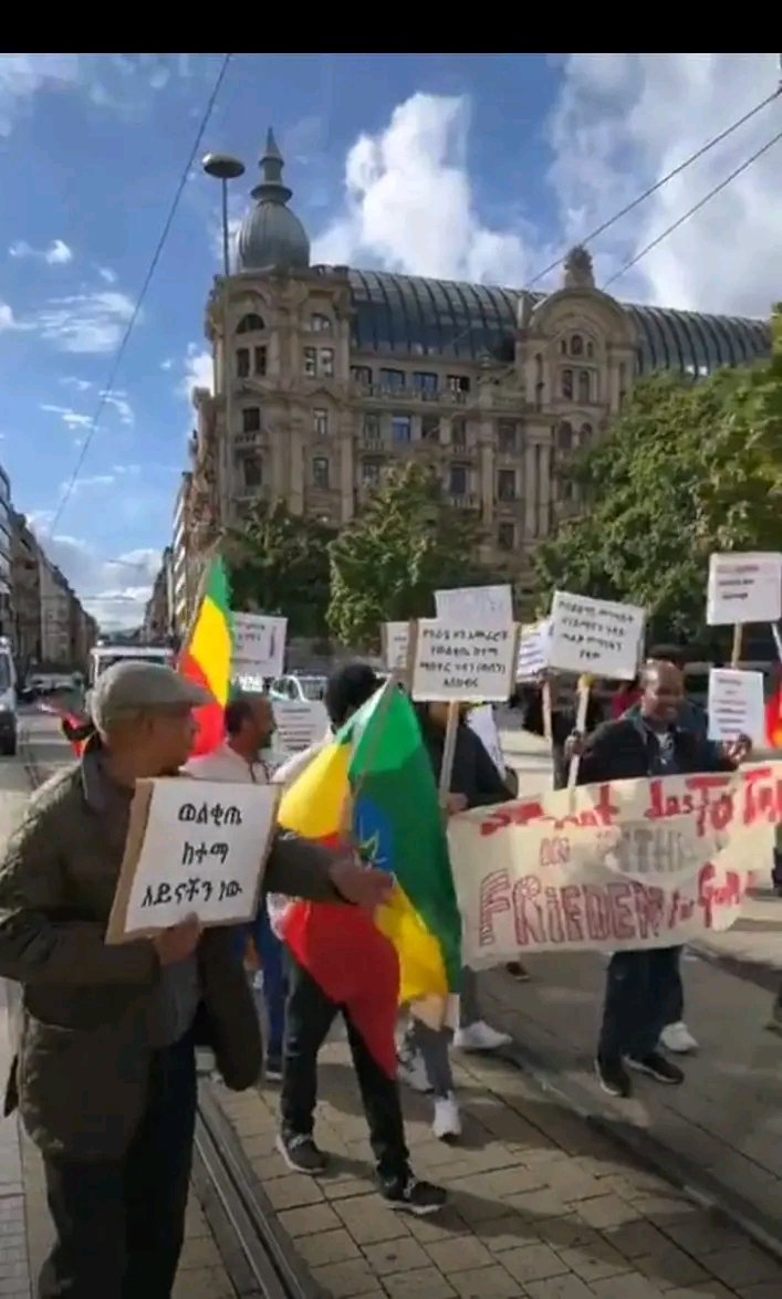 ፅንፈኛው የቀቤና ኃይል  በማወገዝ ጀርመን የሚገኙ የጉራጌ ተወላጆች ሰላማዊ ሰልፍ አካሄደዋል ። 
   ፅንፈኛው የገባበት ገብተን ህግ እናስከብራለን