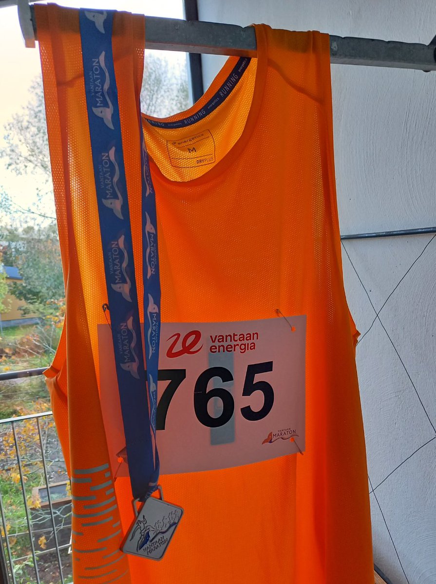 KentWilska's tweet photo. Toista kertaa maraton'ia kokeilemassa tĂ€nÀÀn. LĂ€pimĂ€rkĂ€nĂ€ maaliin 3:27:22. Nyt ihan puhki, mutta 14 min enkkaparannus lĂ€mmittÀÀ đâïž
#Vantaanmaraton https://t.co/Xl93eSdnBS