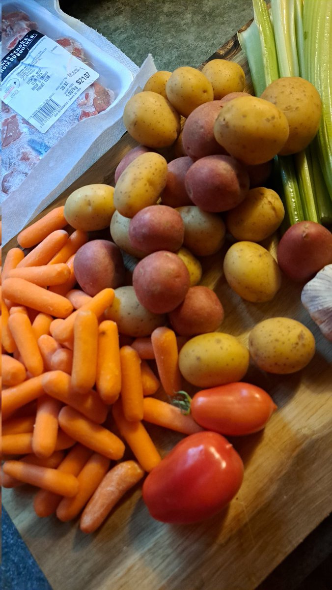 InkedDeviant's tweet photo. My Hearty Slow Cooker Beef Stew Today...Beef Will Be Browned In Herbed Flour Separately Before Adding...πππΌ
#fallsoupseason #slowcookermeals #letsgetit #wifeymaterial https://t.co/QCgsvTK5IG