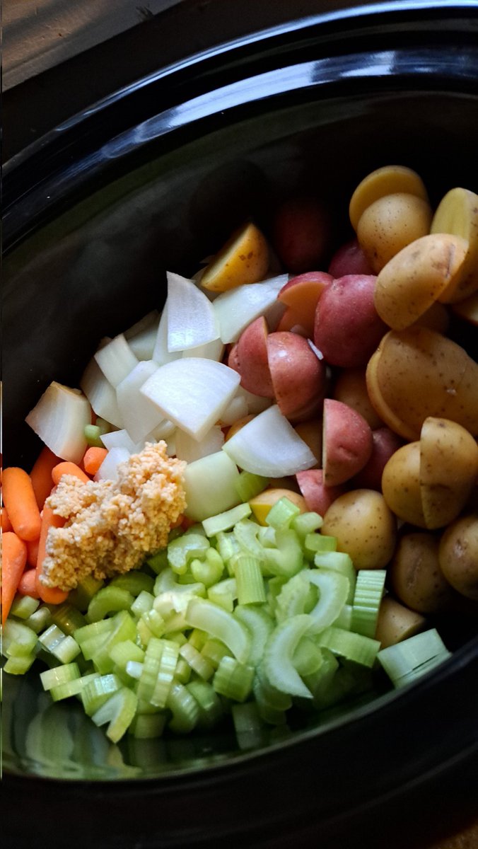 InkedDeviant's tweet photo. My Hearty Slow Cooker Beef Stew Today...Beef Will Be Browned In Herbed Flour Separately Before Adding...πππΌ
#fallsoupseason #slowcookermeals #letsgetit #wifeymaterial https://t.co/QCgsvTK5IG