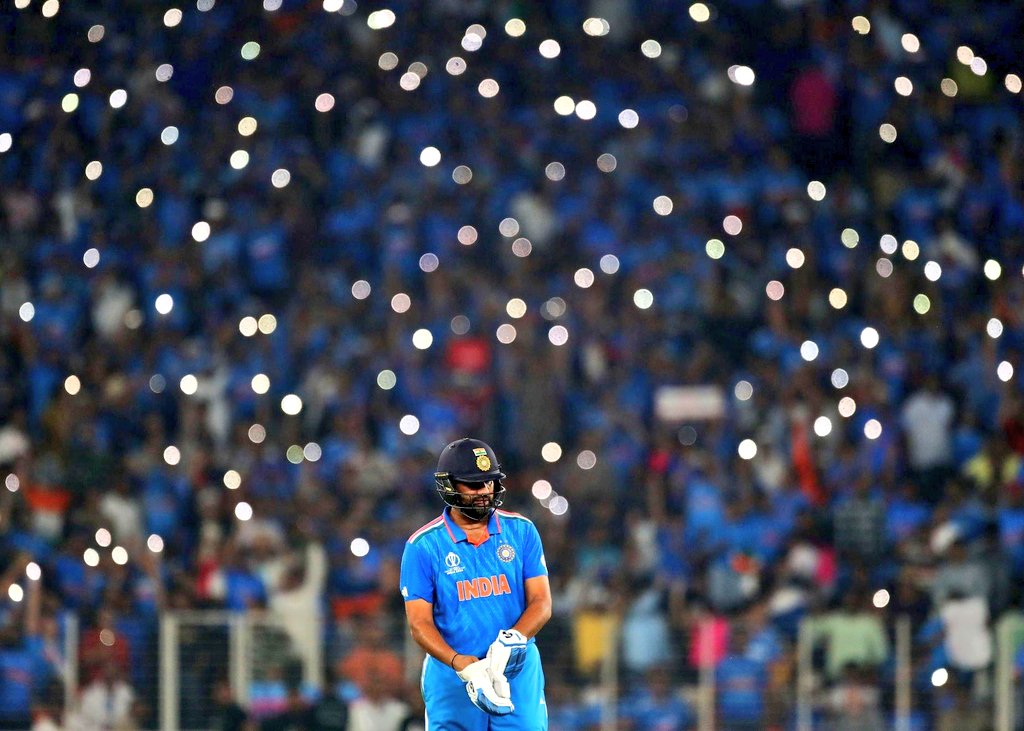 Only Rohit Sharma fans are allowed to like and retweet this post 💙 #RohitSharma𓃵