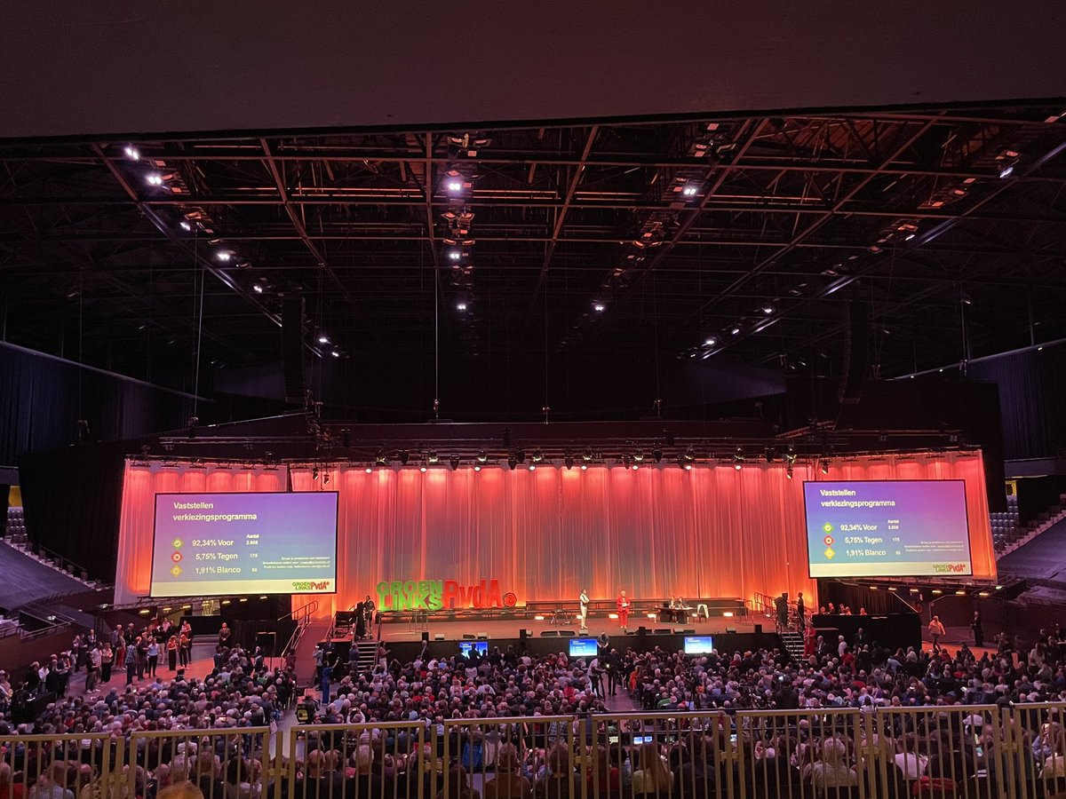 #GroenLinksPvdACongres Heeft wat jaren gekost maar twee partijen hebben zonder te fuseren toch in korte tijd één nummer 1, één nummer twee ( Esmah Lahlah), één programma. Trefwoorden in speech:bestaanszekerheid, hoop en veranderen ( change).