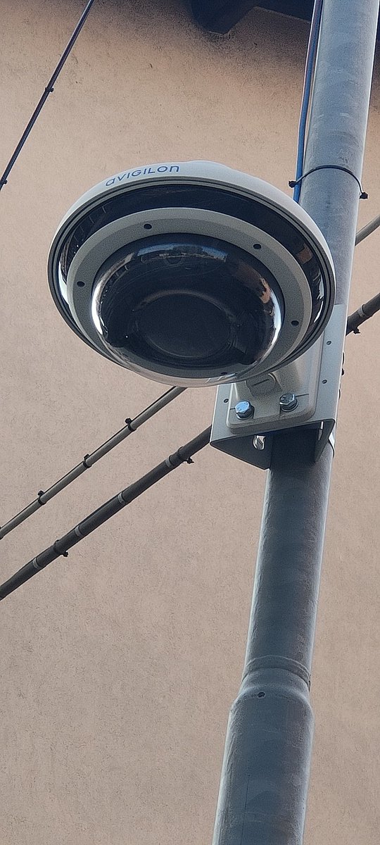 Italian_Refugee's tweet photo. #avigilon video camere utilizzate dal comune di Venezia per la sorveglianza totale  #smartcontrolroom #smartroom #controllosociale #Venezia #brugnaro #zaia #identitadigitale naturalmente controllano H24 malefatte tipo abbandono dei rifiuti, non certo spaccio e adescamento, https://t.co/zB9ocJFsm7