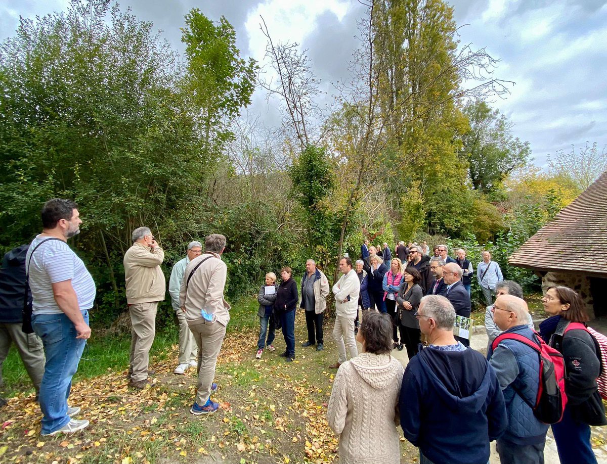 nmeary's tweet photo. Inauguration ce matin de la restauration de la continuité écologique du Vaularon à Gometz-le-Chatel.

C’est un projet exemplaire porté par le @siahvy et soutenu par le @cdessonne qui a notamment renaturé les berges, rétabli les méandres et recréé 900m2 de zones humides. https://t.co/w8KH2sLr5g